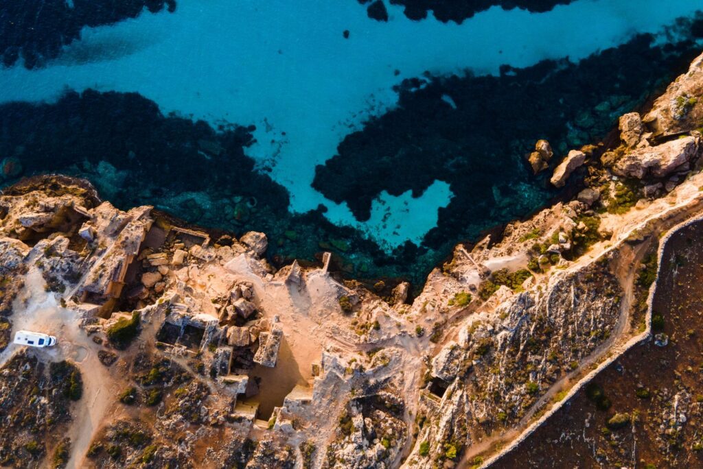 Cala del Bue Marino: il gioiello di tufo di Favignana